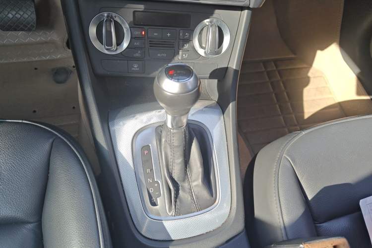 Used Audi Q3 2015 30 TFSI Comfort Model
