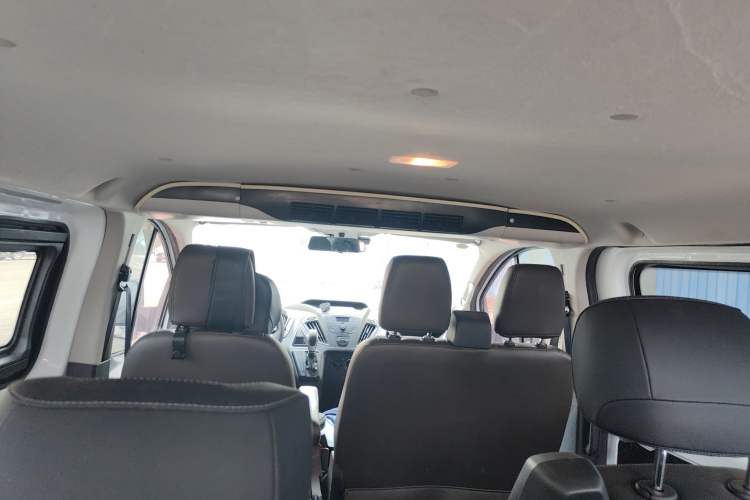 Used Ford Transit 2020 2.0T Gasoline Automatic Multi-Function Commercial Vehicle Mid-axle Low-roof Design with Dual Rear Doors Meeting China VI Emission Standards