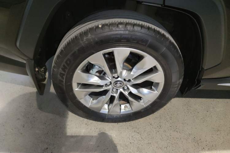 Used Toyota Wildlander 2022 Dual-Motor 2.5L E-CVT 4x4 Luxury PLUS Edition
