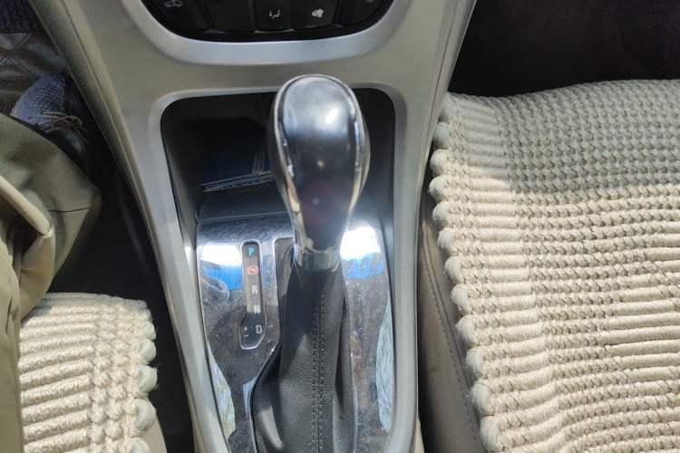 Used Buick GT 2011 GT 1.8L Automatic Fashion Edition Leather Model Gear Lever