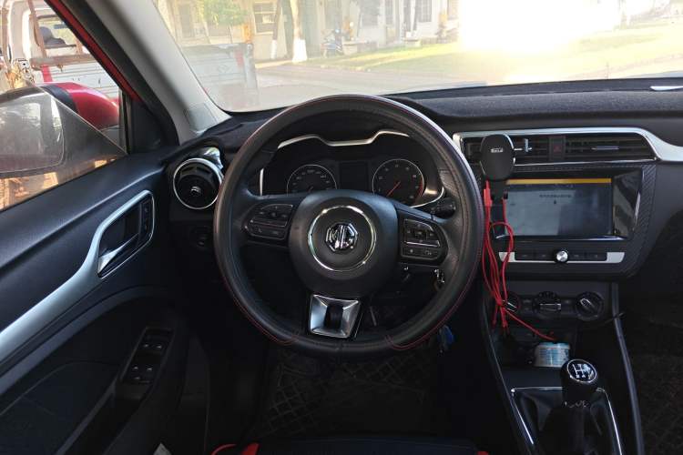 Used MG ZS 2018 1.5L Manual 65-inch Giant-Screen Sunroof Version China V Standard