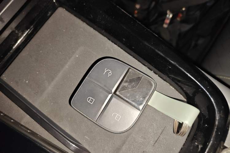 Used Lynk & Co 08 EM-P 2023 120km Long-Range Halo
