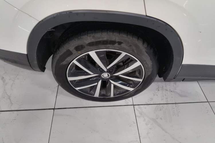 Used Skoda Kamiq 2020 1.5L Automatic Comfort Edition Right Rear Wheel Hub