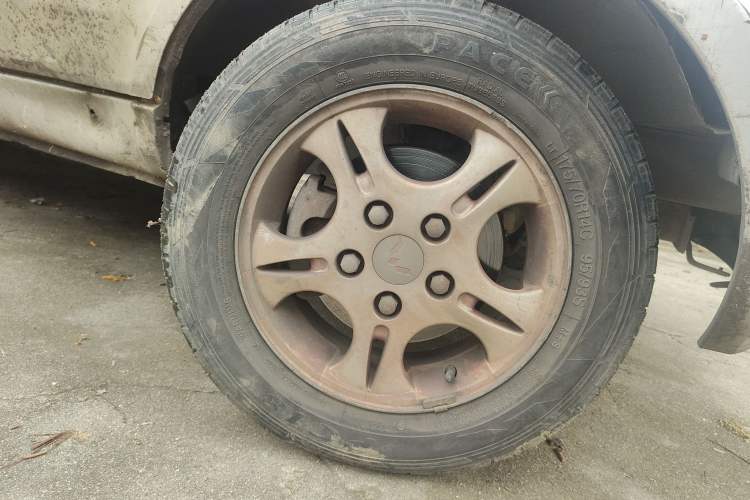 Used Wuling Rongguang 2011 1.2L Base Version
