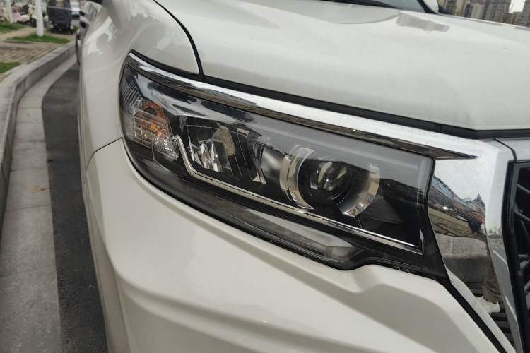 Used Toyota Prado 2018 3.5L Automatic TX-L with Rear-Mounted Spare Tire Right Front Headlight