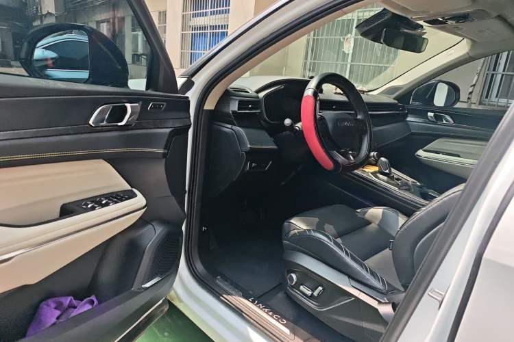 Used Lynk & Co 05 2020 2.0TD Two-Wheel Drive Shine Halo
