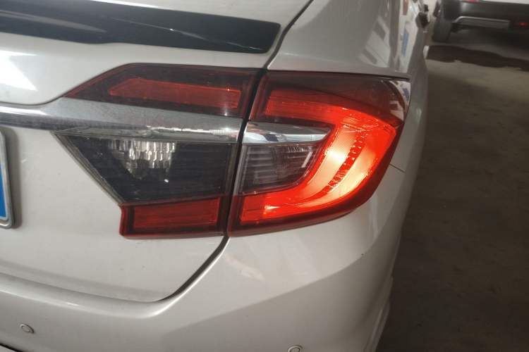 Used Honda Greiz 2016 1.5L CVT Classic Edition
