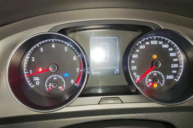 Used Volkswagen Golf 2016 230TSI Automatic Luxury Version Instrument Cluster