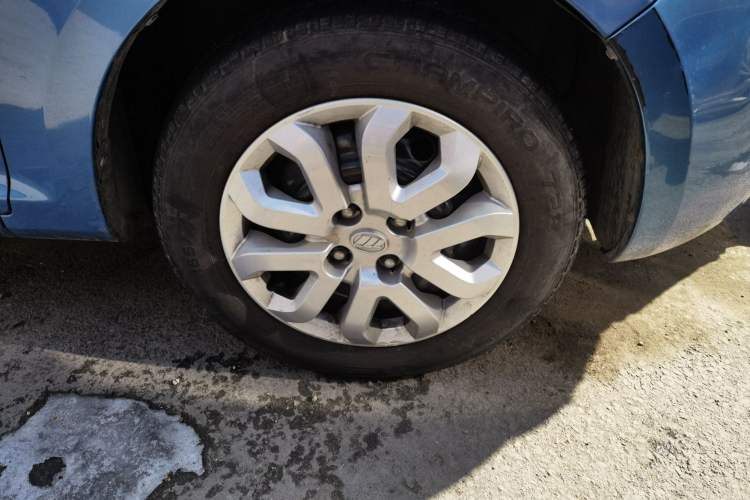 Used Lifan Auto 330 2014 1.3L Manual Standard Edition
