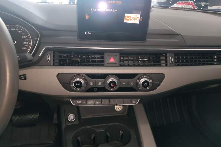 Used Audi A4L 2017 40 TFSI Ambition Edition
