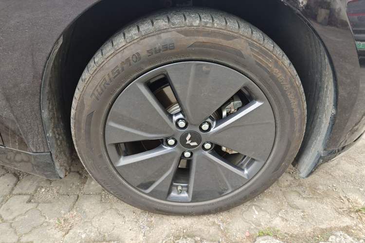 Used Wuling Xingguang 2023 70 Standard Edition Right Front Wheel Hub