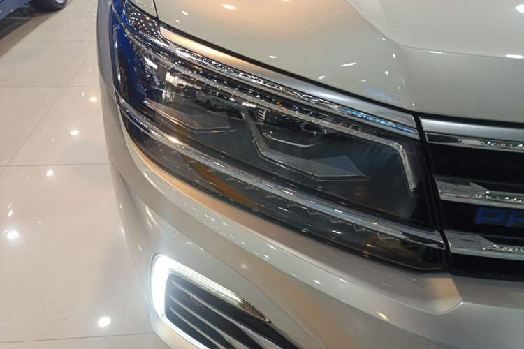 Used Volkswagen Tiguan L New Energy 2021 430 PHEV Plug-in Hybrid Flagship Edition Right Front Headlight