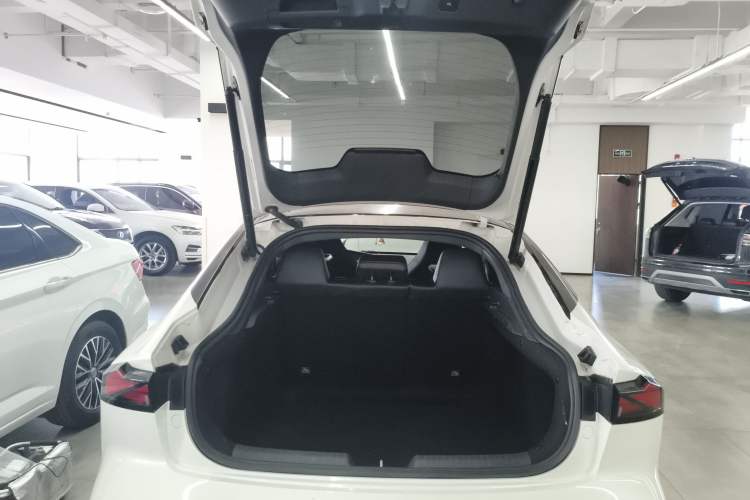 Used CHANGAN UNI-V 2023 1.5T Prestige Model
