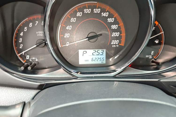 Used Toyota YARiS L Zhi Xuan 2020 1.5L CVT Leading Edition Odometer Close Up