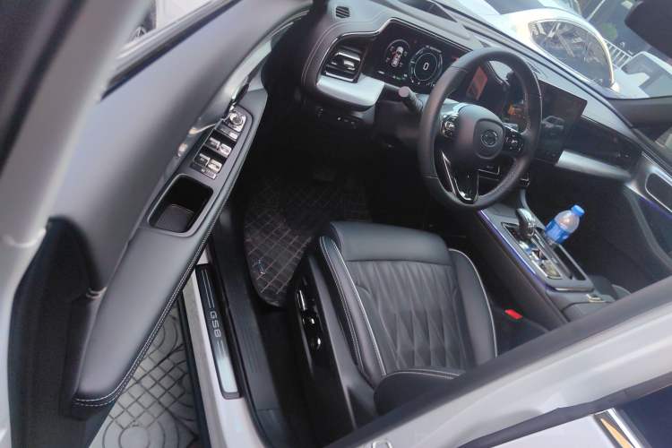 Used GAC Trumpchi GS8 2022 Dual-Engine Series 2.0TM Two-Wheel Drive Prestige Edition (7 Seats) Driver Seat