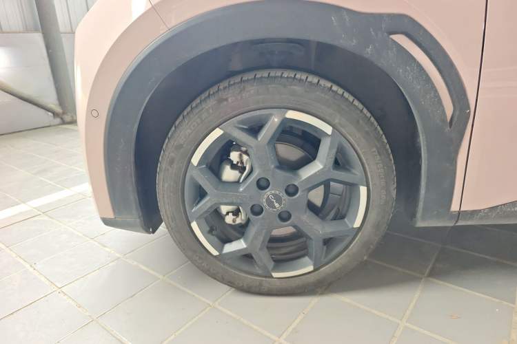 Used BYD Seagull 2025 Smart Drive Version 305 km Freedom Edition Left Front Wheel Hub