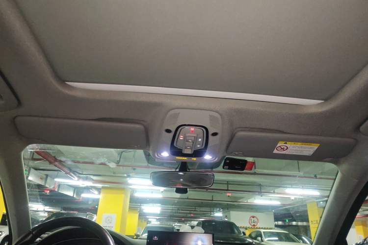 Used Audi A4L 2022 40 TFSI Luxury Dynamic Model Headliner