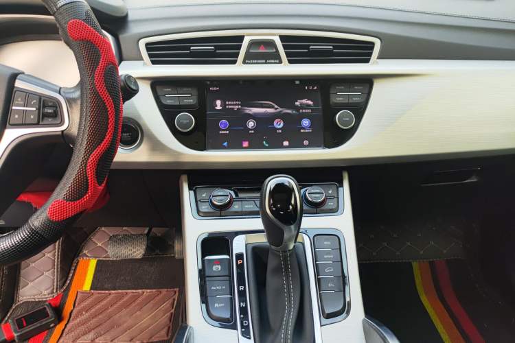 Used Geely Auto Emgrand X7 Sport 2018 1.8TD Automatic Two-Wheel Drive Smart Connect 4G Internet Edition Audio And AC Panel