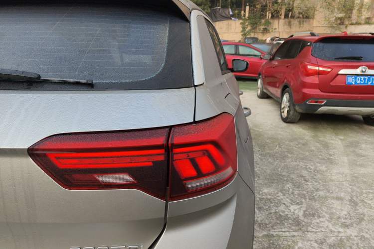 Used Volkswagen T-ROC 2021 280TSI DSG Two-Wheel Drive Comfort Connect Edition