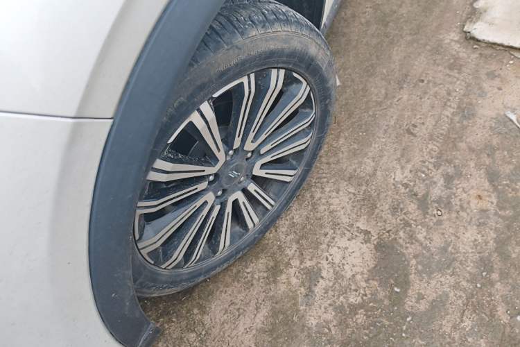 Used CHANGAN OSHAN X5 2021 1.5T DCT Prestige Edition Left Front Wheel Hub