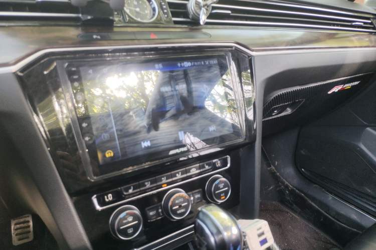 Used Volkswagen Magotan 2018 Facelift 330TSI DSG Luxury Model Audio And AC Panel