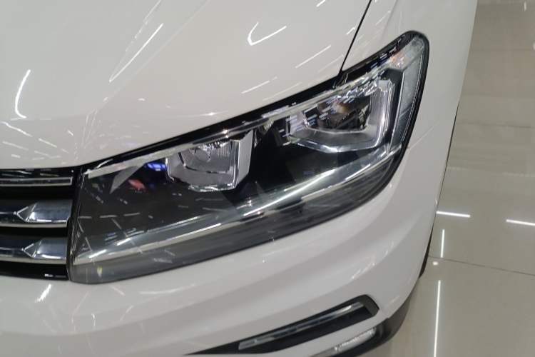Used Volkswagen Tiguan L 2019 Revised 330TSI Automatic Two-Wheel Drive Smart & Luxury Edition China VI Standard Left Front Headlight