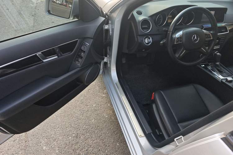 Used Mercedes-Benz C-Class 2011 C 180K Classic model Driver Seat