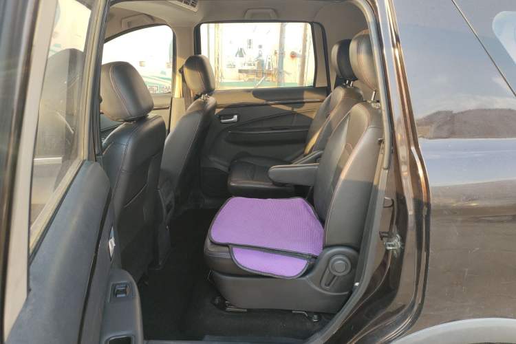 Used Dongfeng Fengon 370 2016 1.5L Manual Luxury Version SFG15-02 7 Seats
