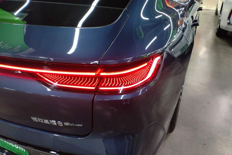 Used Geely Galaxy 8 2025 130km EM-P Starship Edition Right Rear Taillight