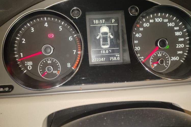 Used Volkswagen Magotan 2013 1.8TSI Luxury Model Odometer Close Up