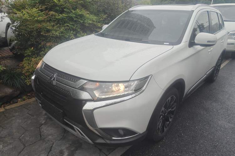 Used Mitsubishi Outlander 2019 2.0L Two-Wheel Drive Comfort Edition 5 Seats China VI Standard