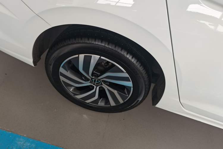 Used Volkswagen Bora 2024 280TSI DSG Comfort Edition Right Rear Wheel Hub