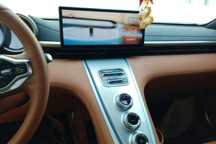 Used ORA Lightning Cat 2022 555 km Luxury Edition
