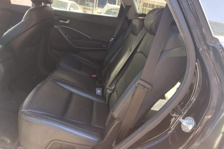 Used Hyundai Grand SantaFe 2013 3.0L 7-Seater Four-Wheel-Drive Comfort Edition Left Rear Seat