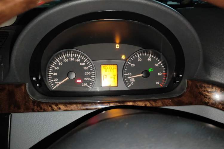 Used Mercedes-Benz Vito 2013 3.0L Elite Edition Instrument Cluster