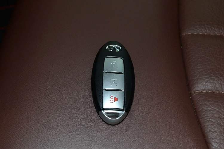 Used Infiniti QX50 2013 2.5L Two-Wheel-Drive Elegant Edition