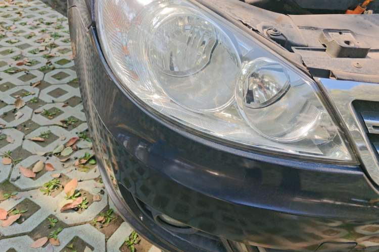 Used Volkswagen Lavida 2011 2.0L Automatic Premium Edition Right Front Headlight