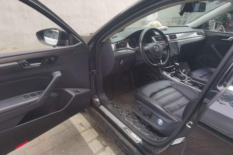 Used Volkswagen Passat 2017 330TSI DSG Luxury Edition
