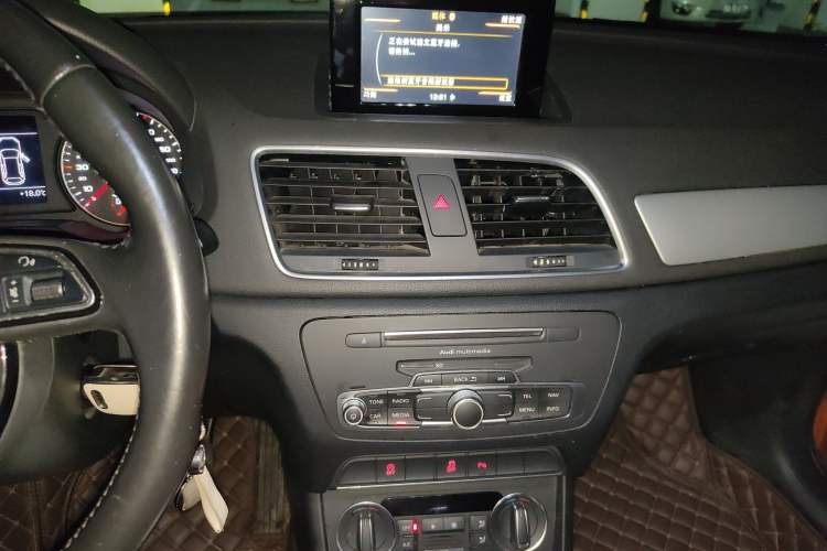 Used Audi Q3 2016 35 TFSI Fashion Model Audio And AC Panel