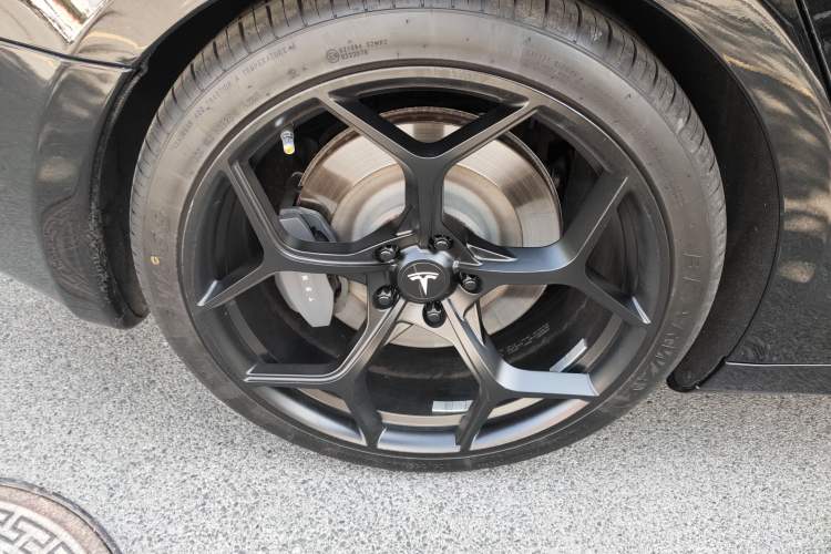 Used Tesla Model S 2020 Long-Range Upgrade Version Right Rear Wheel Hub