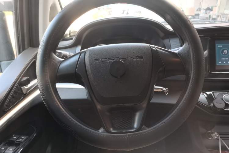 Used FORTHING Lingzhi 2023 M5L 1.6L Base Model 7 Seats
