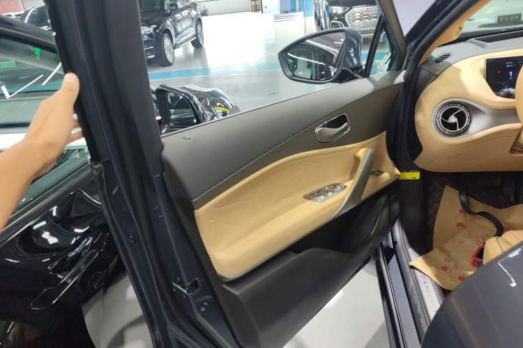 Used Denza N8 2023 Four-Wheel Drive Ultra-Hybrid Flagship Six-Seater Version