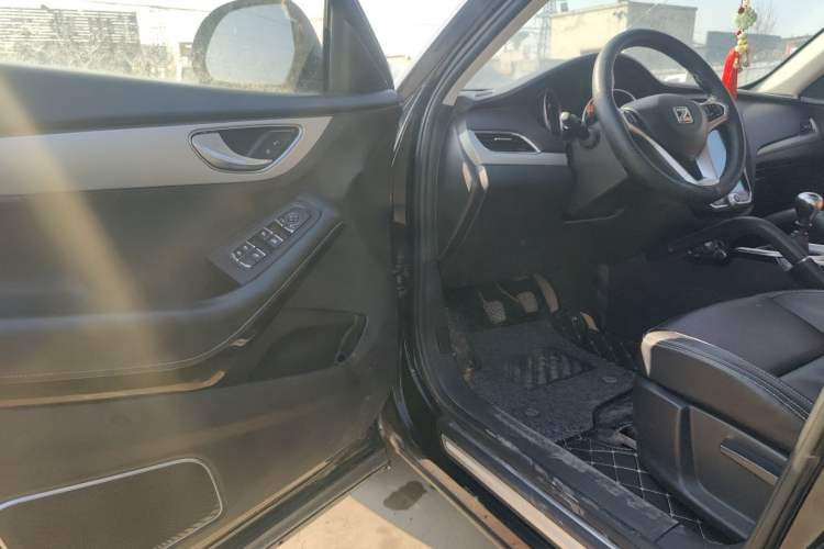 Used Zotye SR7 2016 1.5T Manual Cube Road Edition China IV Standard
