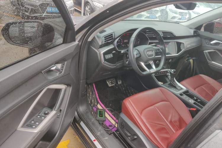 Used Audi Q3 2021 35 TFSI Enjoy Life Edition Driver Seat