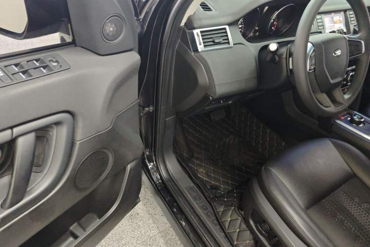 Used Land Rover Discovery Sport 2018 240 PS PURE Edition
