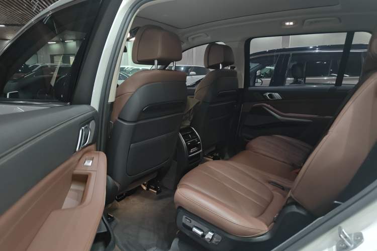 Used BMW X7 2019 xDrive40i Luxury Package with Leading Features
