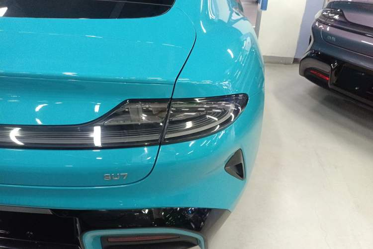 Used Xiaomi Auto SU7 2024 Rear-Drive Ultra-Long Range Advanced Pro-Level Intelligent Driving Version Right Rear Taillight