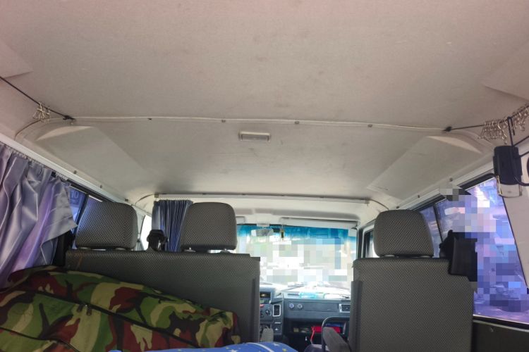 Used Iveco Daily 2021 2.5T A35 M1 Passenger Van 5-9 Seater Short Wheelbase Low Roof Dual Tires Manual Doors
