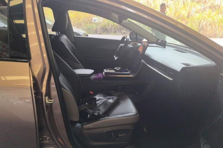 Used Toyota bZ3 2023 616 km Long-Range Premium Right Front Seat