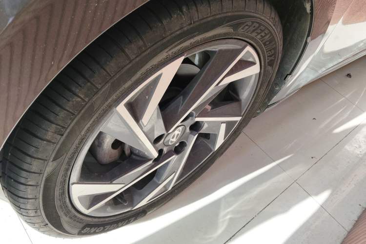 Used Hyundai Elantra 2023 1.5L CVT LUX Prestige Edition Exterior 4